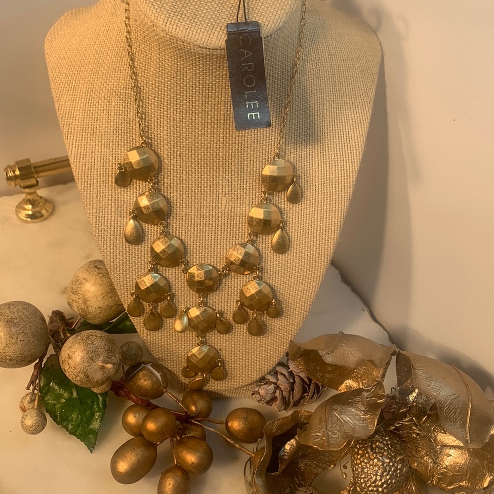 Carolee Necklace Gold Circle Teardrop new with box